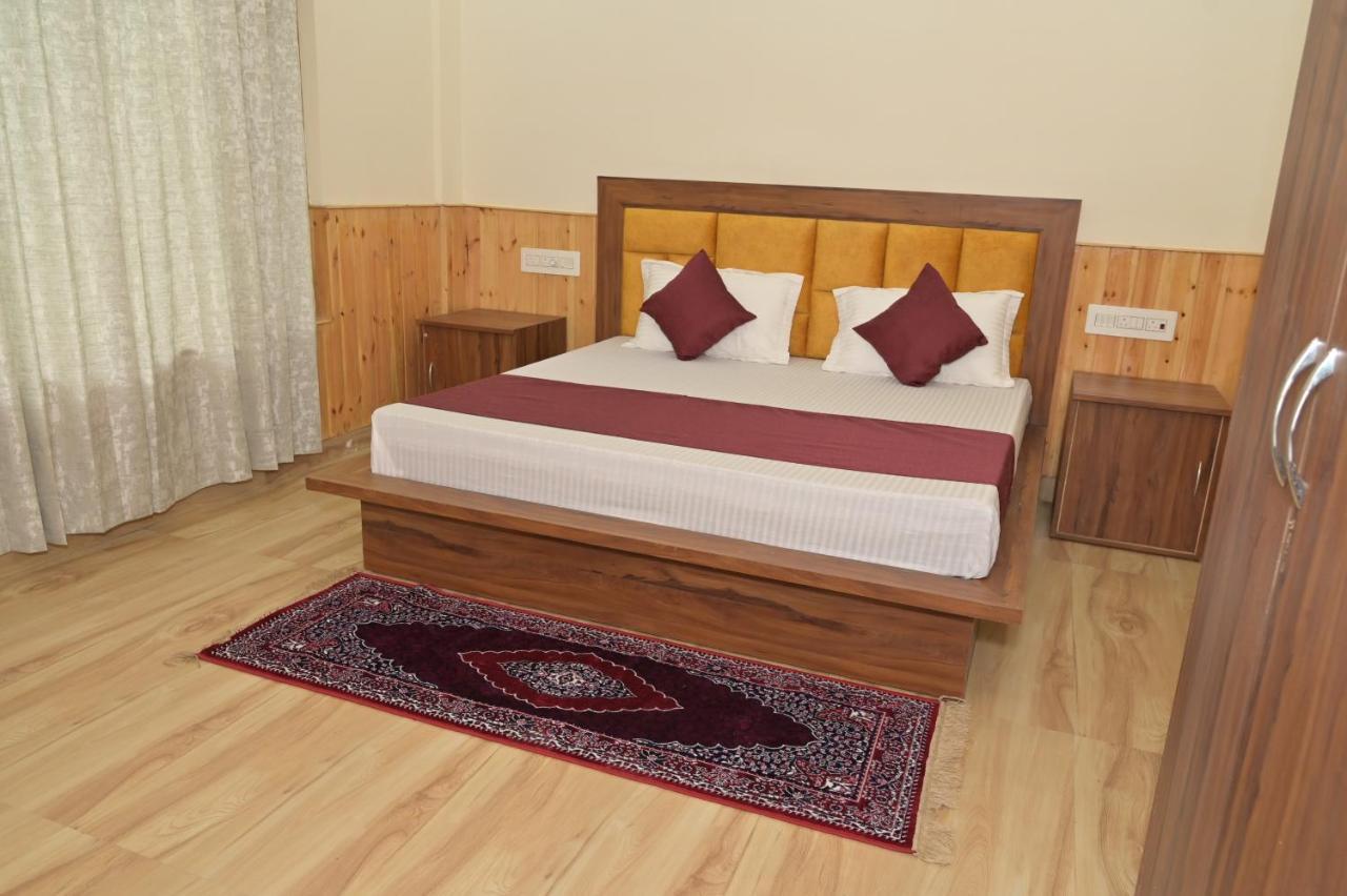 Hotel Royal Galaxy Tirthan Banjār 外观 照片