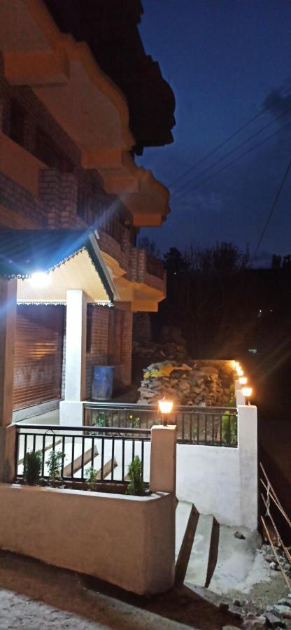 Hotel Royal Galaxy Tirthan Banjār 外观 照片