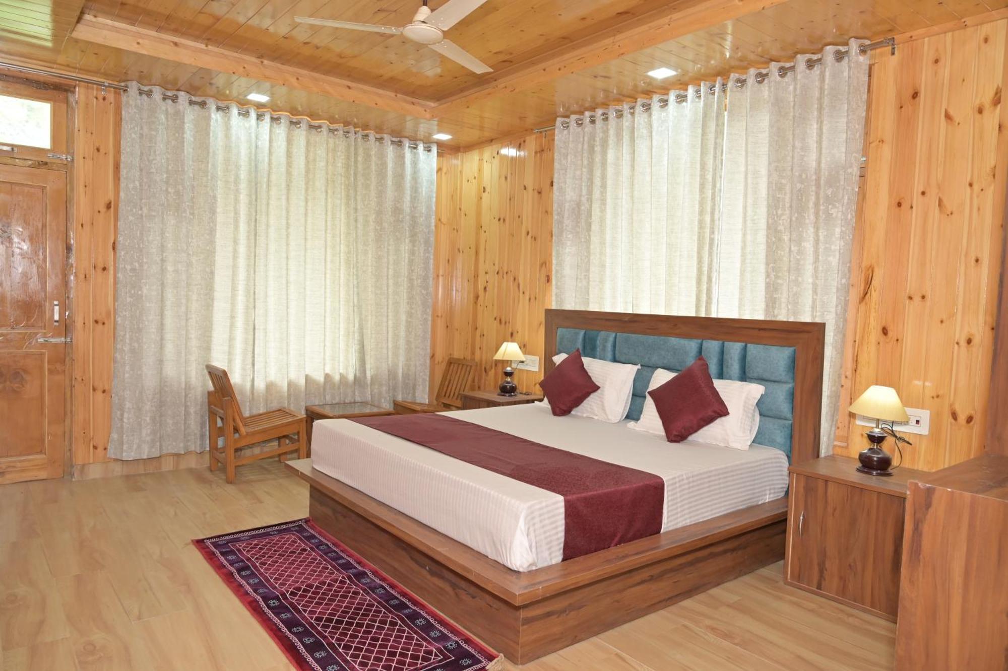 Hotel Royal Galaxy Tirthan Banjār 外观 照片