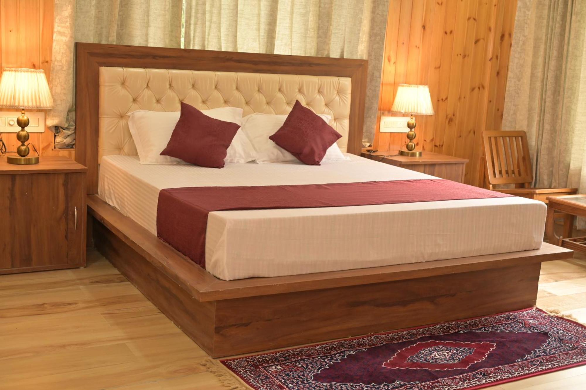 Hotel Royal Galaxy Tirthan Banjār 外观 照片
