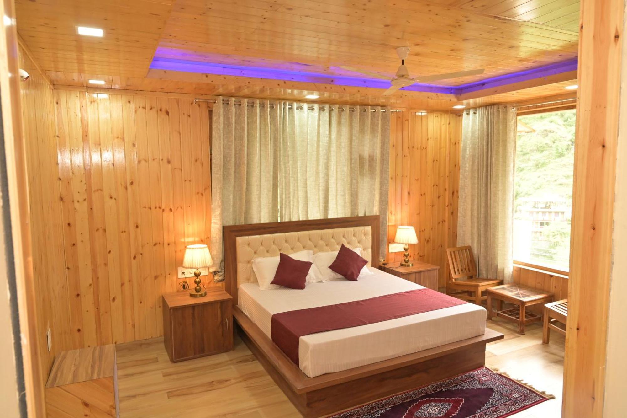 Hotel Royal Galaxy Tirthan Banjār 外观 照片