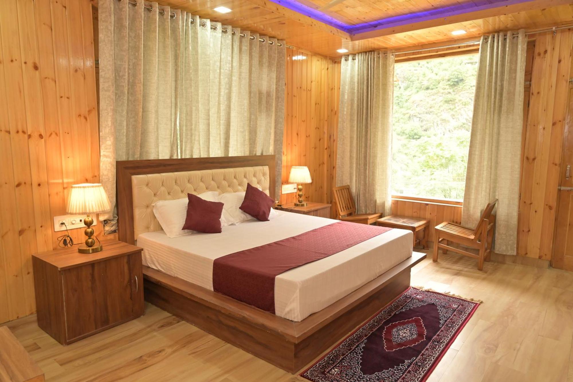 Hotel Royal Galaxy Tirthan Banjār 外观 照片
