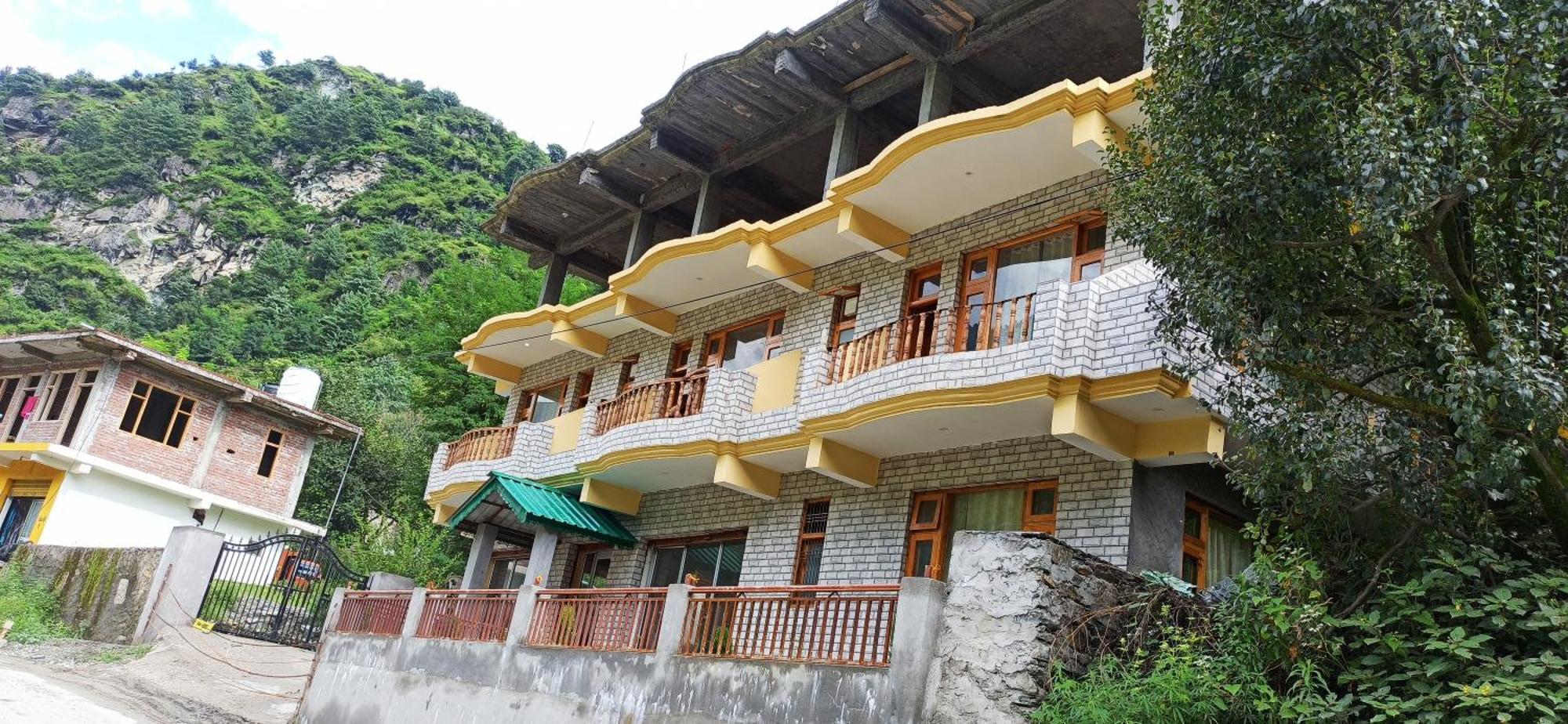 Hotel Royal Galaxy Tirthan Banjār 外观 照片