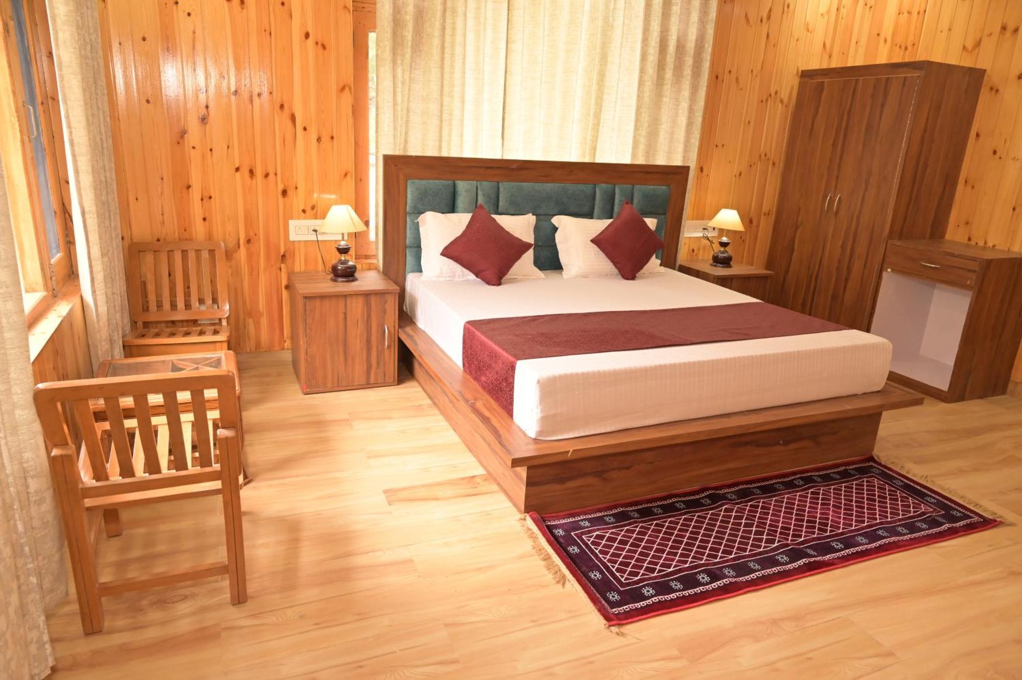 Hotel Royal Galaxy Tirthan Banjār 外观 照片