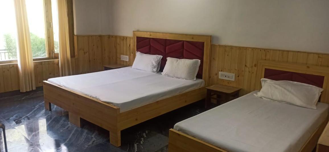 Hotel Royal Galaxy Tirthan Banjār 外观 照片