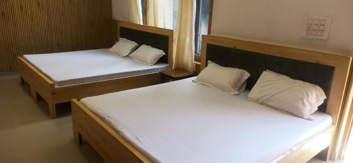 Hotel Royal Galaxy Tirthan Banjār 外观 照片