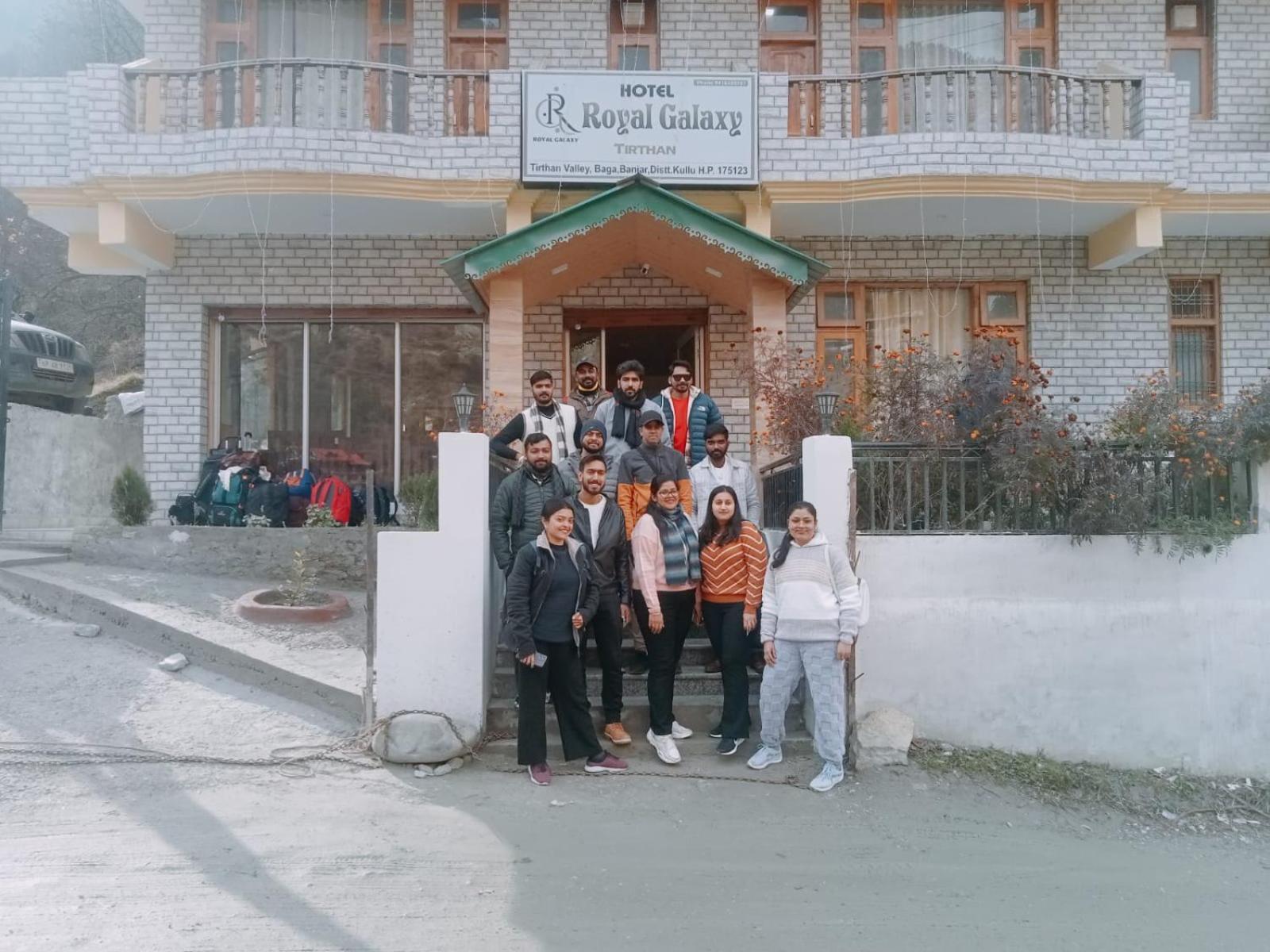 Hotel Royal Galaxy Tirthan Banjār 外观 照片